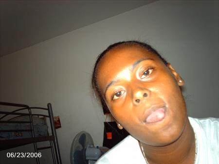 <font color=E1FA00>n</font><font color=513A00>a</font><font color=3DCE00>n</font><font color=CE0700>c</font><font color=F1B500>y</font>